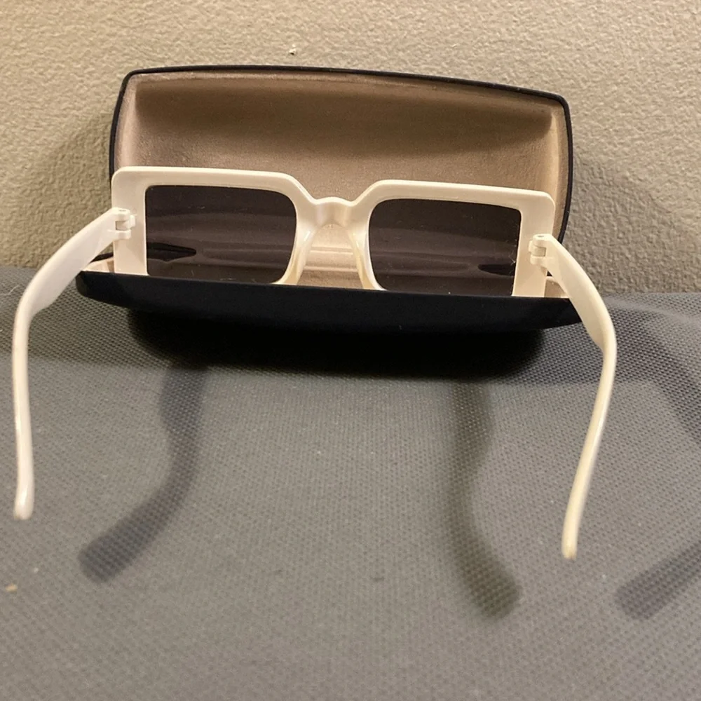 White rectangular sunglasses - Picture 2 of 4